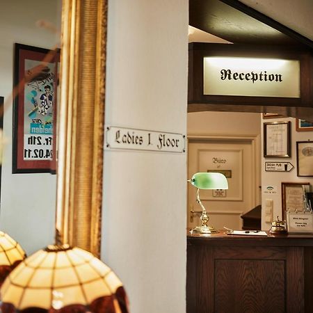 Hajo'S Germania Lodge & Irish Pub روديسهايم ام رين المظهر الخارجي الصورة